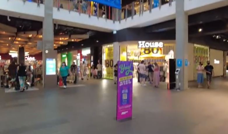 broadway mall black friday hours