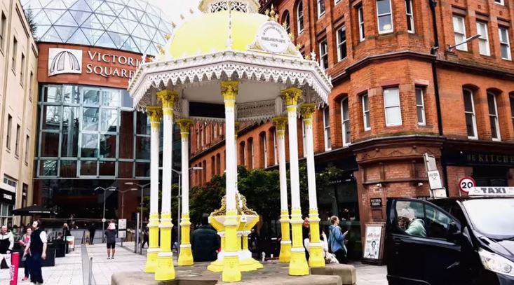 victoria square boxing day opening hours