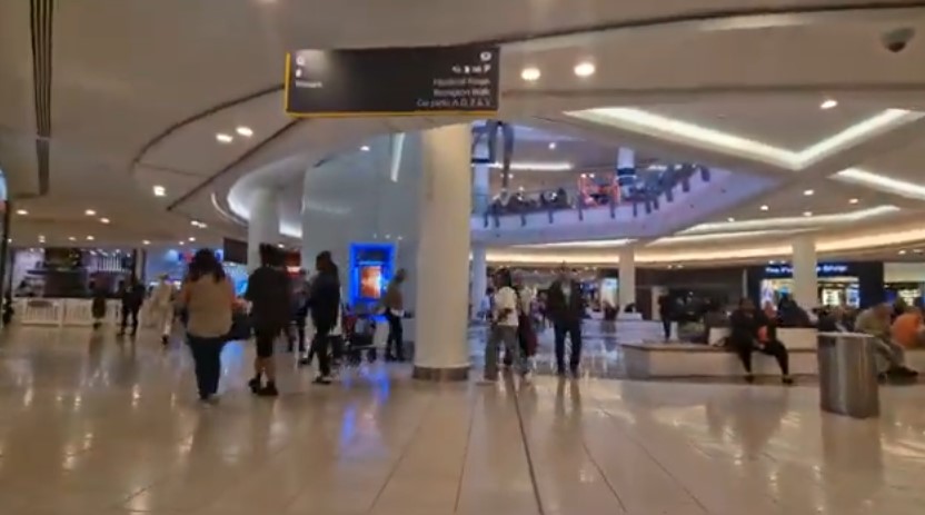 lakeside shopping centre christmas hours