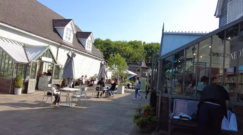 bicester village christmas opening times